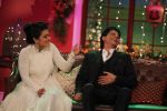 Kajol and Shahrukh Khan with DDLJ cast celebrates 1000th week  on the sets of Comedy Nights With Kapil (5)_547d63114a868.JPG