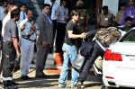 Shahrukh Khan snapped in Airport private, Mumbai on 2nd Dec 2014 (5)_547eb28551fc7.JPG