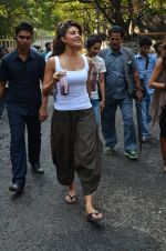 Jacqueline Fernandes snapped on location in Mumbai on 8th Dec 2014 (13)_5485e0a405f56.JPG