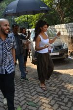 Jacqueline Fernandes snapped on location in Mumbai on 8th Dec 2014 (25)_5485e0b15ad16.JPG