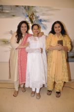 Zarina Wahab, Bindiya Goswami, Vidya Sinha at Amol Palekar_s painting exhibition in Mumbai on 7th Dec 2014 (2)_5485b3dc53c17.JPG
