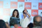 Anushka Sharma, Aamir Khan at PK game launch in Reliance Digital, Mumbai on 12th Dec 2014  (212)_548c2386b3eba.JPG