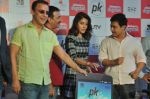Anushka Sharma, Aamir Khan, Rajkumar Hirani, Vidhu Vinod Chopra at PK game launch in Reliance Digital, Mumbai on 12th Dec 2014  (154)_548c25042f1c6.JPG