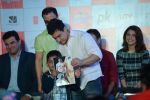 Anushka Sharma, Aamir Khan, Rajkumar Hirani, Vidhu Vinod Chopra at PK game launch in Reliance Digital, Mumbai on 12th Dec 2014  (228)_548c25068e90c.JPG
