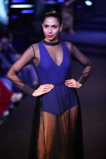Model walks for Namrata Joshipura at Blenders Pride Fashion Show Kolkata on 14th Dec 2014 (78)_548ed2b0c8e8e.jpg
