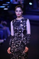 Model walks for Namrata Joshipura at Blenders Pride Fashion Show Kolkata on 14th Dec 2014 (82)_548ed2b6077c3.jpg