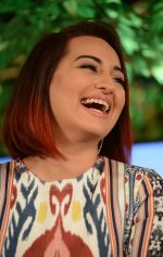 Sonakshi Sinha at AajTak in Mumbai on 13th Dec 2014 (5)_548e9cb8ce8b1.jpg