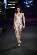 Sushmita Sen walks for Namrata Joshipura at Blenders Pride Fashion Show Kolkata on 14th Dec 2014 (71)_548ed2b673c8d.jpg