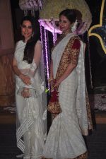 Karisma Kapoor, Urmila Matondkar at Riddhi Malhotra & Tejas Talwalkar_s wedding reception in J W Marriott, Mumbai on 15th Dec 2014 (58)_548feb6042b4f.JPG