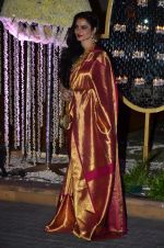 Rekha at Riddhi Malhotra & Tejas Talwalkar_s wedding reception in J W Marriott, Mumbai on 15th Dec 2014 (38)_548fec687d7f5.JPG