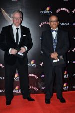 at Sansui Stardust Awards red carpet in Mumbai on 14th Dec 2014 (45)_548fcf3f85b8f.JPG