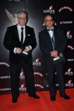 at Sansui Stardust Awards red carpet in Mumbai on 14th Dec 2014 (48)_548fcf443aa51.JPG