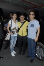 Aamir Khan, Anushka Sharma, Vidhu Vinod Chopra return from Dubai in Mumbai Airport on 16th Dec 2014 (19)_54912fa8d24e0.JPG
