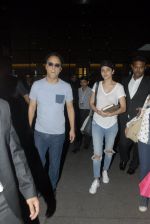 Aamir Khan, Anushka Sharma, Vidhu Vinod Chopra return from Dubai in Mumbai Airport on 16th Dec 2014 (2)_54913270639ae.JPG