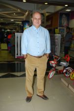 Anupam Kher launches Once Upn a star book in Mumbai on 16th Dec 2014 (3)_549132dfc88f6.JPG
