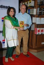 Anupam Kher launches Once Upn a star book in Mumbai on 16th Dec 2014 (7)_549132e41f8e2.JPG