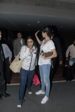 Anushka Sharma return from Dubai in Mumbai Airport on 16th Dec 2014 (18)_5491327588cec.JPG
