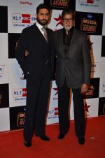Amitabh Bachchan, Abhishek Bachchan at Big Star Entertainment Awards Red Carpet in Mumbai on 18th Dec 2014 (104)_54940120296df.JPG