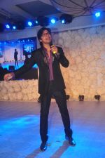 Shaan at Vikram Singh_s Brother Uday Singh and Ali Morani_s daughter Shirin_s Sangeet Ceremony on 18th Dec 2014 (71)_549411580ff3d.JPG