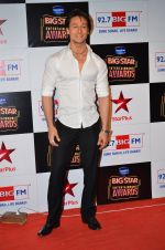 Tiger Shroff at Big Star Entertainment Awards Red Carpet in Mumbai on 18th Dec 2014 (19)_549404c0ed0e3.JPG
