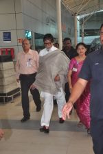 Amitabh Bachchan  snapped at airport in Mumbai on 20th Dec 2014 (14)_5496a2299ddc9.JPG