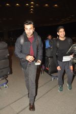 Ranbir Kapoor, Ayan Mukerji snapped at airport on 25th Dec 2014 (7)_549d3ea637bf3.JPG