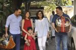 Riddhima Kapoor, Rishi Kapoor, Neetu Singh at The Kapoors Christman Lunch Get-together  in Mumbai on 25th Dec 2014 (43)_549d4464d2f7a.JPG