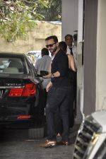 Saif Ali Khan at The Kapoors Christman Lunch Get-together  in Mumbai on 25th Dec 2014 (67)_549d43cca53e2.JPG