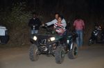 Kabir Khan enjoys atv ride at panvel farm house on 27th Dec 2014 (198)_549fca0299a8e.JPG