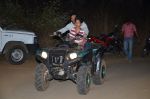 Kabir Khan enjoys atv ride at panvel farm house on 27th Dec 2014 (199)_549fca03a251e.JPG
