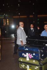 Anupam Kher snapped at airport in Mumbai on 2nd Jan 2015(23)_54a7ca8f81f9a.JPG
