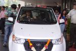 Gul Panag buys the clean green electric vehicle - Mahindra e20 in Mumbai on 2nd Jan 2015 (31)_54a7cba94f78b.JPG
