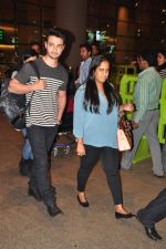 Arpita Khan snapped at airport on 3rd Jan 2015 (10)_54a94285d0bfd.JPG