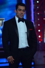 Salman Khan at Salman_s last Episode on Bigg Boss 8 on 3rd Jan 2015 (125)_54a944c4bf603.JPG