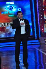 Salman Khan at Salman_s last Episode on Bigg Boss 8 on 3rd Jan 2015 (14)_54a944862ee73.JPG