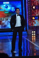 Salman Khan at Salman_s last Episode on Bigg Boss 8 on 3rd Jan 2015 (19)_54a944990c6f5.JPG
