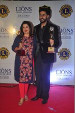Farah Khan, Abhishek Bachchan at the 21st Lions Gold Awards 2015 in Mumbai on 6th Jan 2015 (314)_54acf21940873.jpg