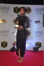 Lisa Haydon at the 21st Lions Gold Awards 2015 in Mumbai on 6th Jan 2015 (351)_54acf4498f505.jpg