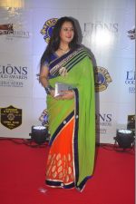Poonam Dhillon at the 21st Lions Gold Awards 2015 in Mumbai on 6th Jan 2015 (140)_54acf51369e0a.jpg