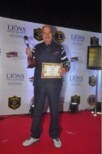 Prem Chopra at the 21st Lions Gold Awards 2015 in Mumbai on 6th Jan 2015 (37)_54acf52c0ff33.jpg