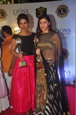 Priyanka Chopra, Mannara  at the 21st Lions Gold Awards 2015 in Mumbai on 6th Jan 2015 (661)_54acf590233f6.jpg