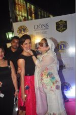 Priyanka Chopra, Salma Agha at the 21st Lions Gold Awards 2015 in Mumbai on 6th Jan 2015 (642)_54acf5bd4c712.jpg