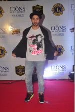 Varun Dhawan at the 21st Lions Gold Awards 2015 in Mumbai on 6th Jan 2015 (461)_54acf67c33c57.jpg