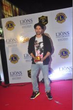 Varun Dhawan at the 21st Lions Gold Awards 2015 in Mumbai on 6th Jan 2015 (620)_54acf6b38e60c.jpg