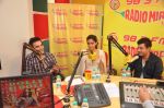 Sonam Kapoor, Arbaaz Khan, Varun Sharma at Dolly Ki Doli movie promotion at Radio Mirchi on 8th Jan 2015 (15)_54afcd6904ca5.JPG