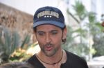 Hrithik Roshan celeberates bday with family with a apuja at new home on 10th Jan 2015 (54)_54b15326bd169.JPG