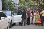 Hrithik Roshan celeberates bday with family with a apuja at new home on 10th Jan 2015 (66)_54b15375c140e.JPG
