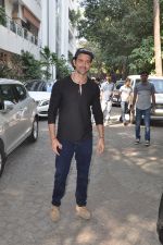 Hrithik Roshan celeberates bday with family with a apuja at new home on 10th Jan 2015 (88)_54b154597339d.JPG