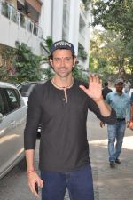 Hrithik Roshan celeberates bday with family with a apuja at new home on 10th Jan 2015 (89)_54b1549916c2f.JPG