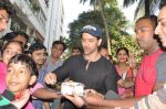 Hrithik Roshan celeberates bday with family with a apuja at new home on 10th Jan 2015 (92)_54b15470de645.JPG